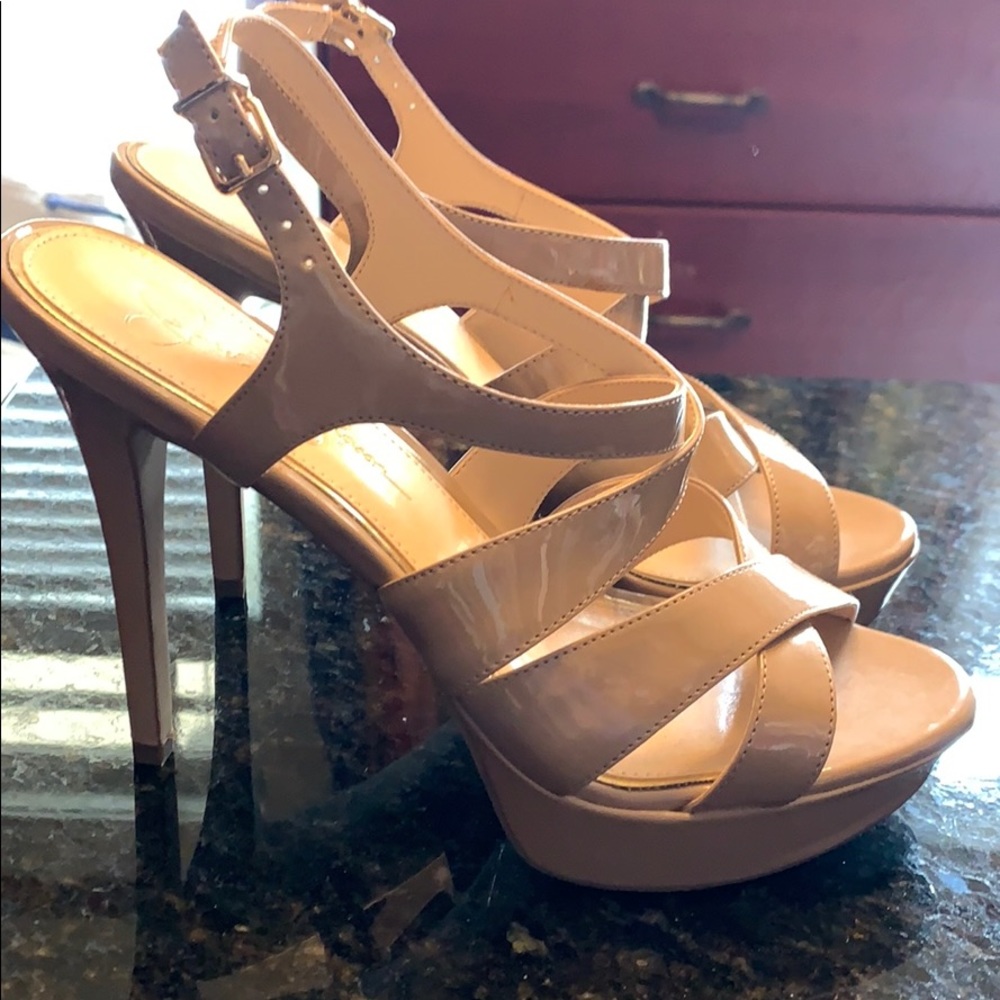 Jessica Simpson scrappy heels 8.5